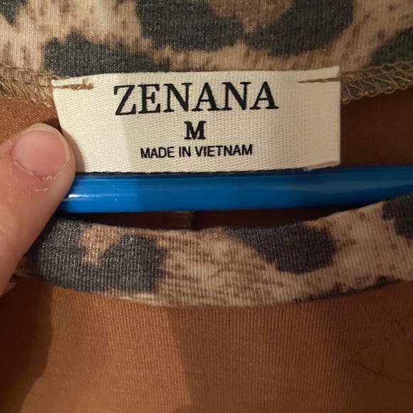 Zenana Outfitters Brown Top with Leopard Print Sleeves - Picture 2 of 7